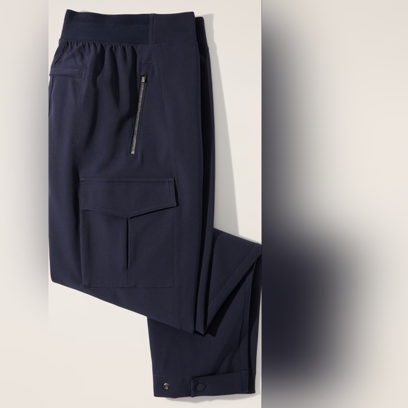 NWT Athleta ENDLESS HIGH RISE CARGO PANT Color: Navy (Tall) Size 4 - Picture 5 of 7